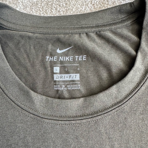 Nike Dri-FIT Olive Green T-Shirt - Picture 4 of 5